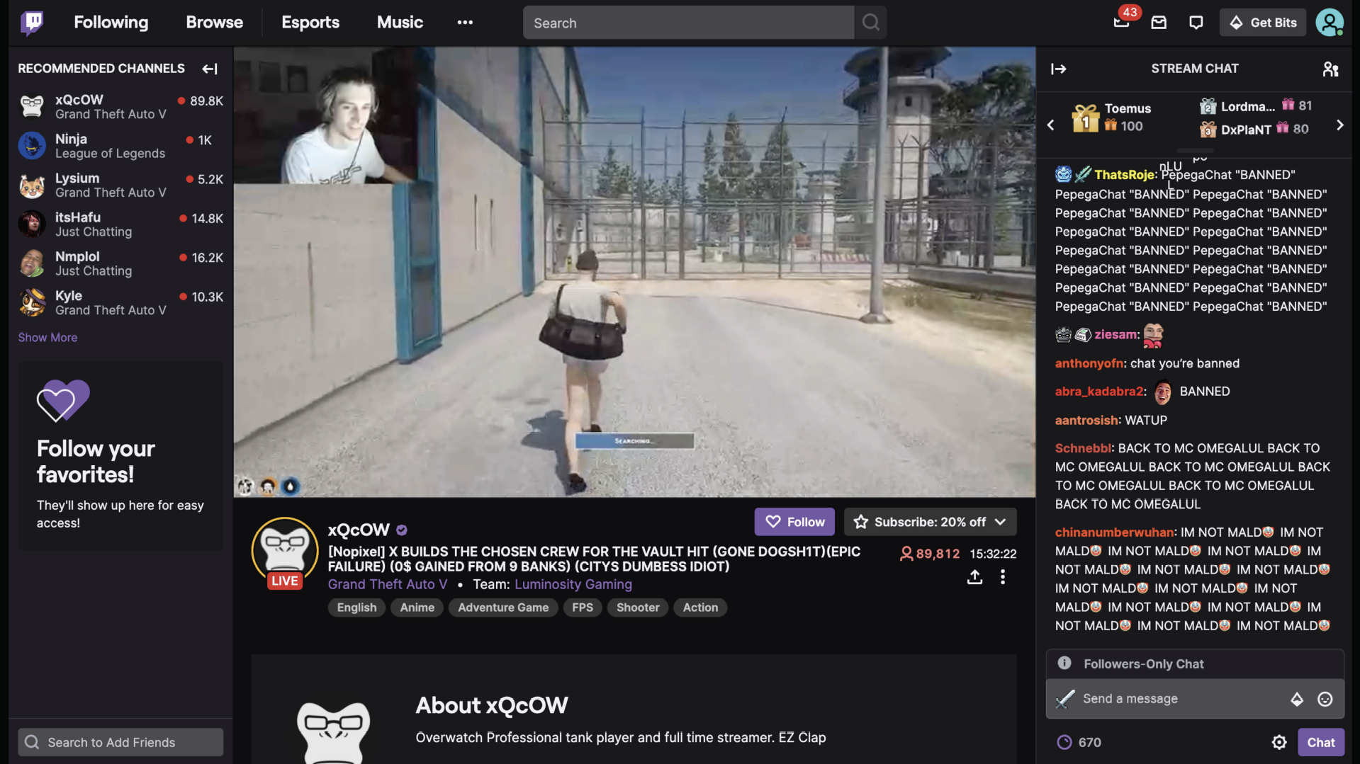 Twitch stream interface showing anchor face cam, gameplay video, and chat panel
